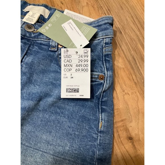 NWT Women's H&M Denim Shorts Regular Waist Size 2 - Picture 8 of 13